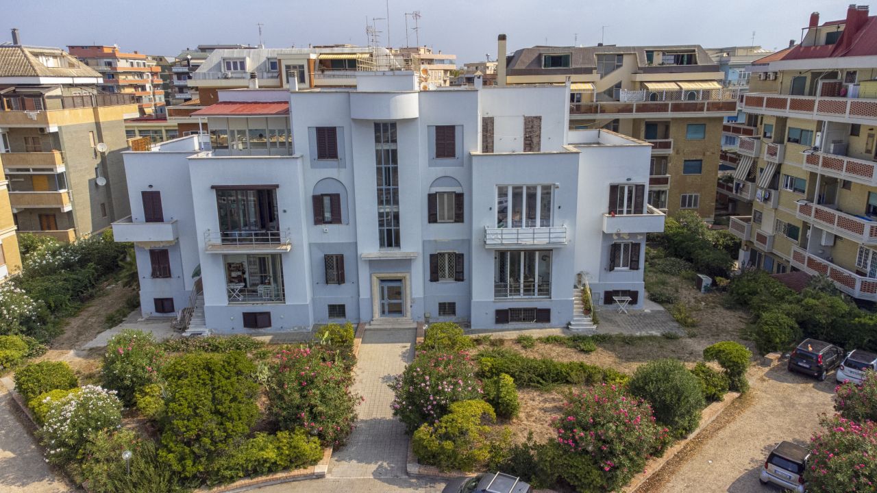 Le palazzine INCIS a Ostia